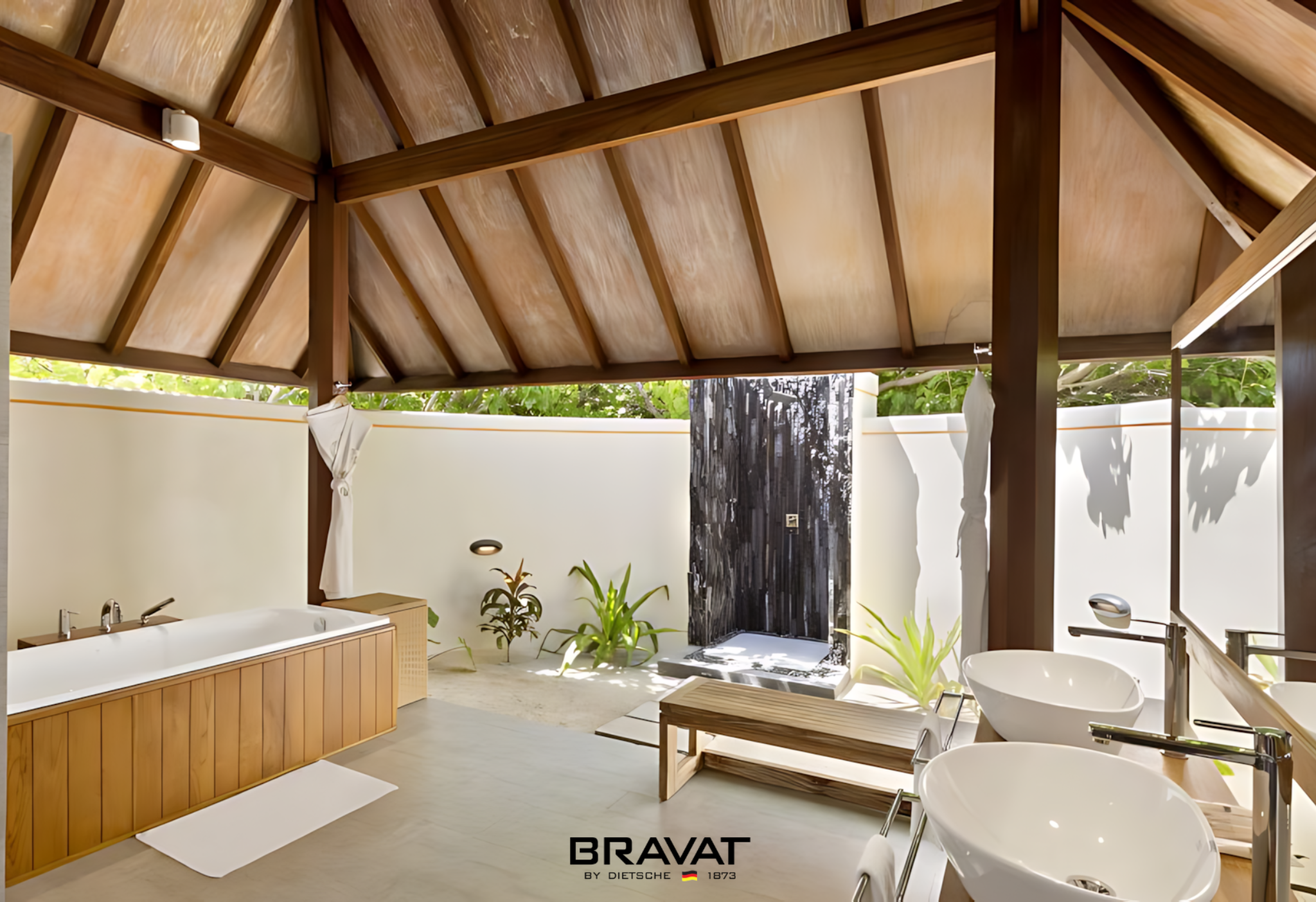 Thiết kế ph&ograve;ng tắm resort với bồn tắm nằm ốp gỗ Bravat cao cấp. 