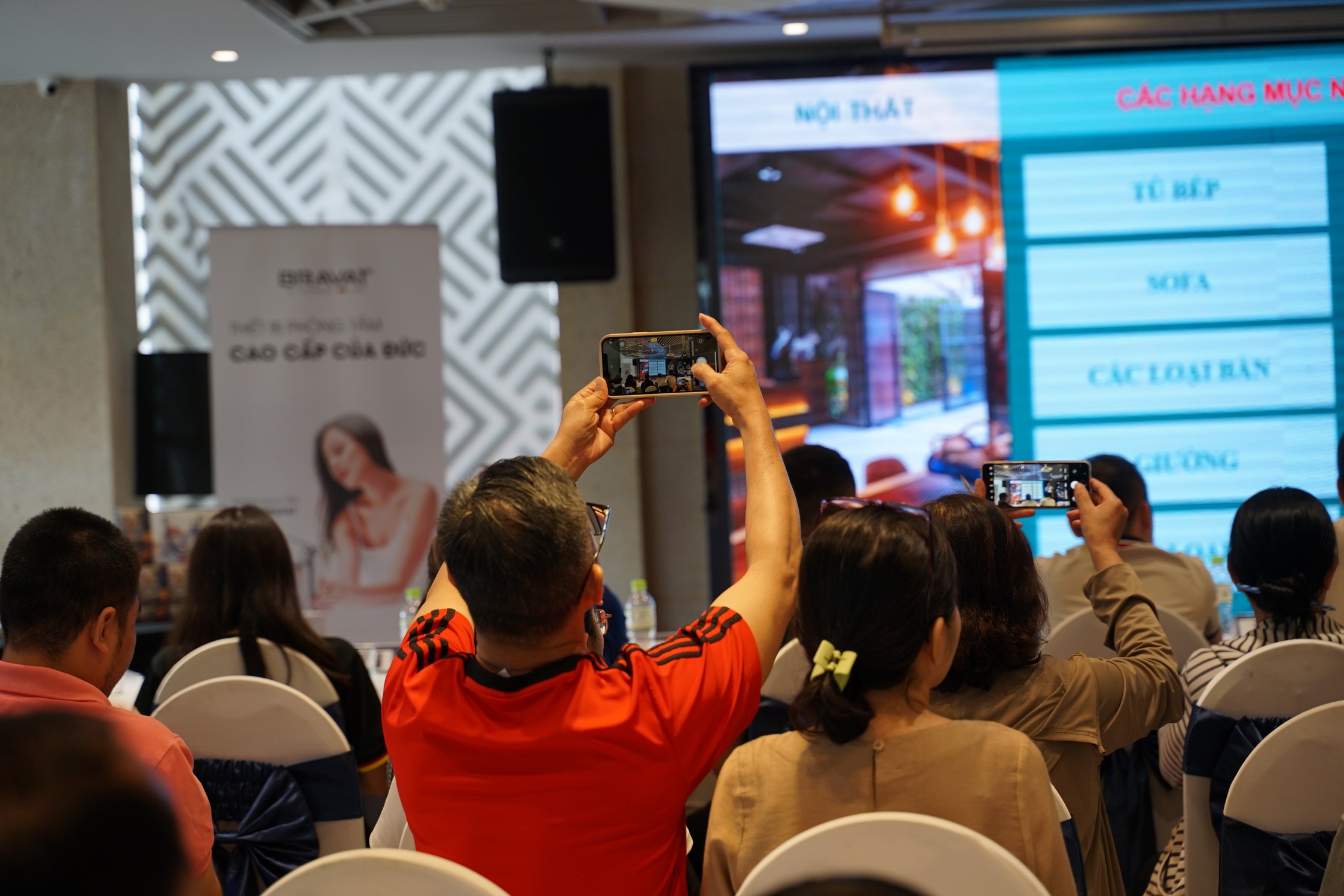 Khách hàng tham gia tại sự kiện